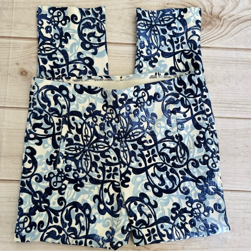 Chico’s Blue Fleur de Lis Scroll Slim Leg Knit Pull On Ankle Pants Size .5/6